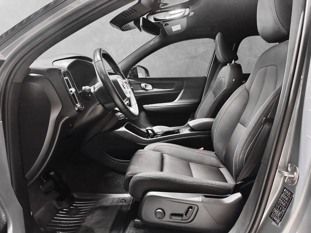 VOLVO XC40 RECHARGE TWIN PLUS AWD - Image 9