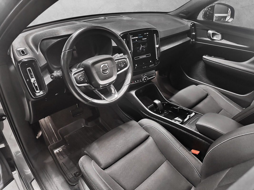 VOLVO XC40 RECHARGE TWIN PLUS AWD - Image 10