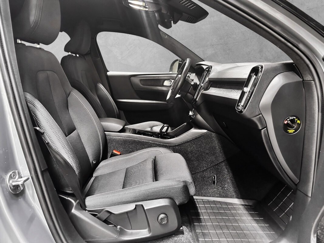 VOLVO XC40 RECHARGE TWIN PLUS AWD - Image 12
