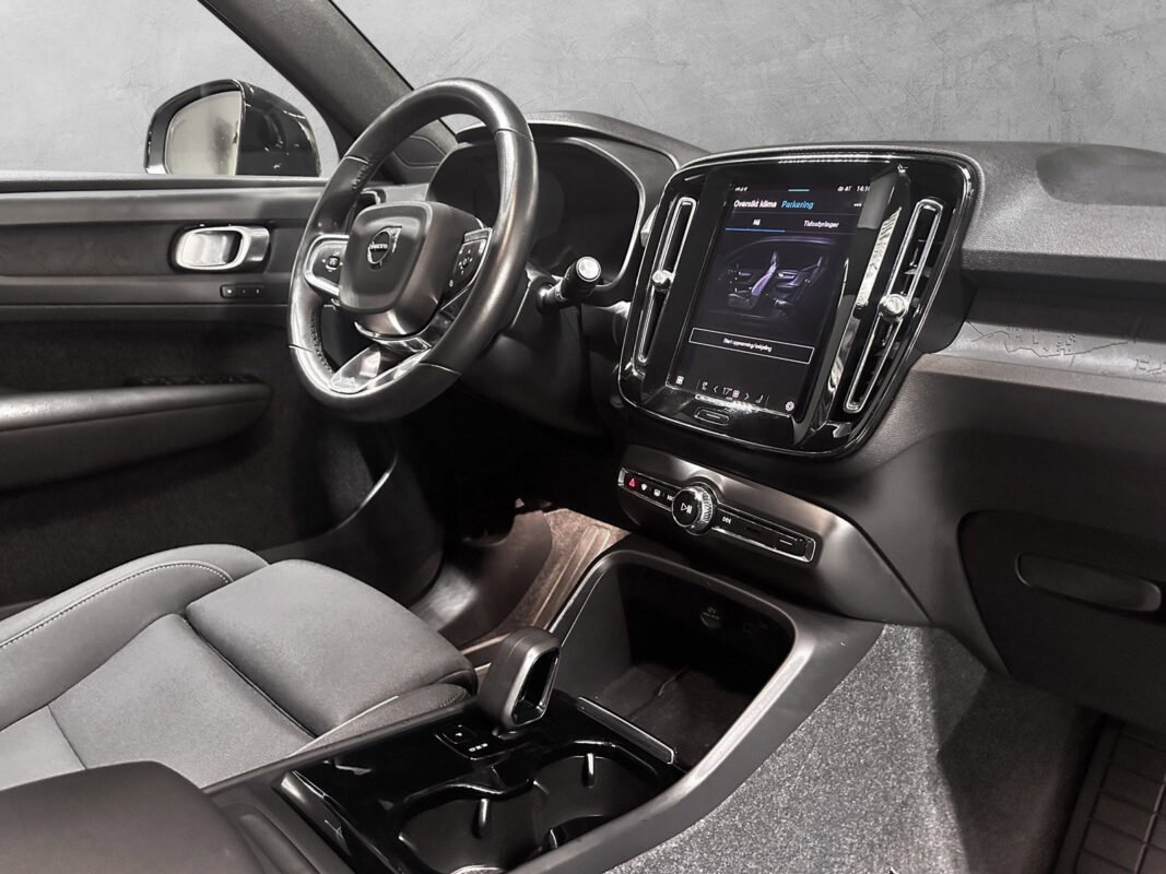VOLVO XC40 RECHARGE TWIN PLUS AWD - Image 13