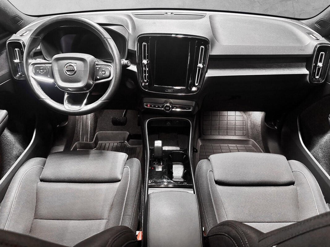 VOLVO XC40 RECHARGE TWIN PLUS AWD - Image 15