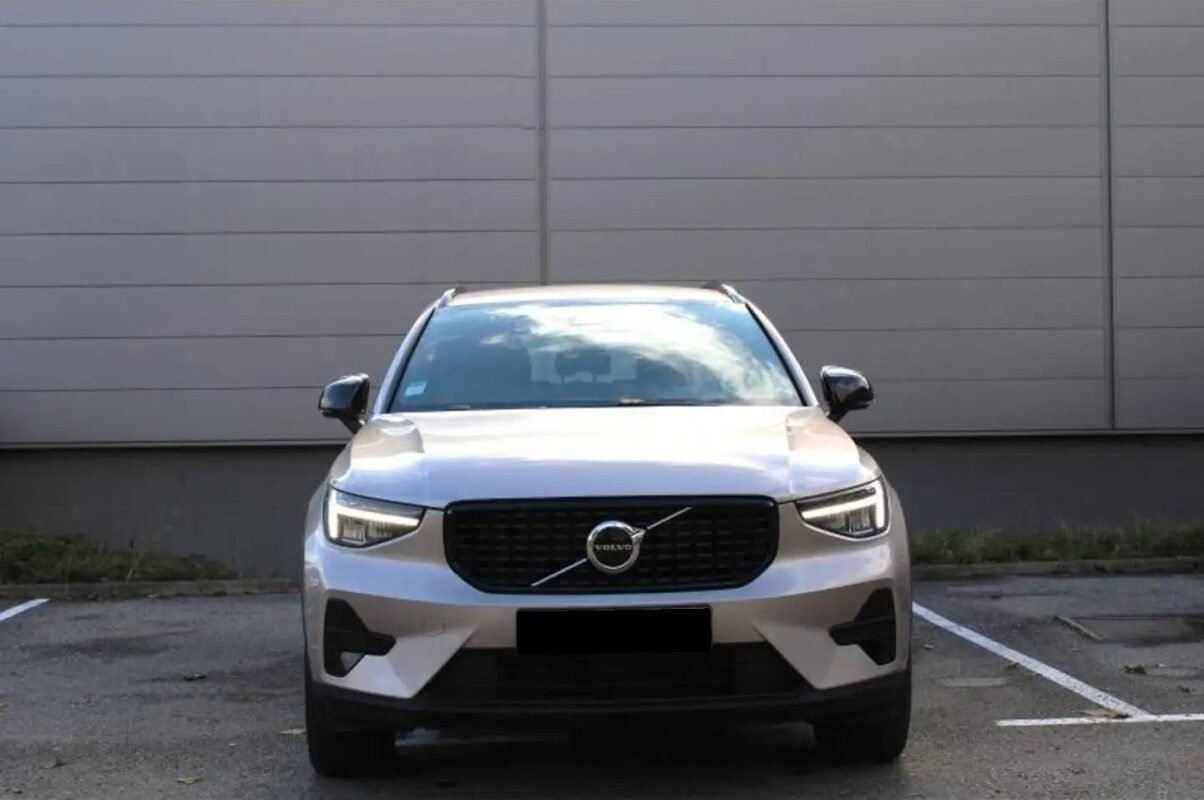 VOLVO XC40 T4 RECHARGE PLUS DCT7 - Image 4