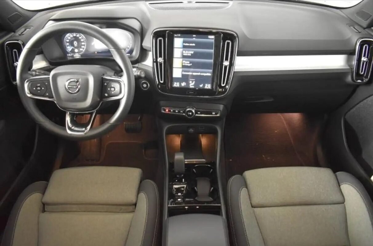 VOLVO XC40 T4 RECHARGE PLUS DCT7 - Image 5