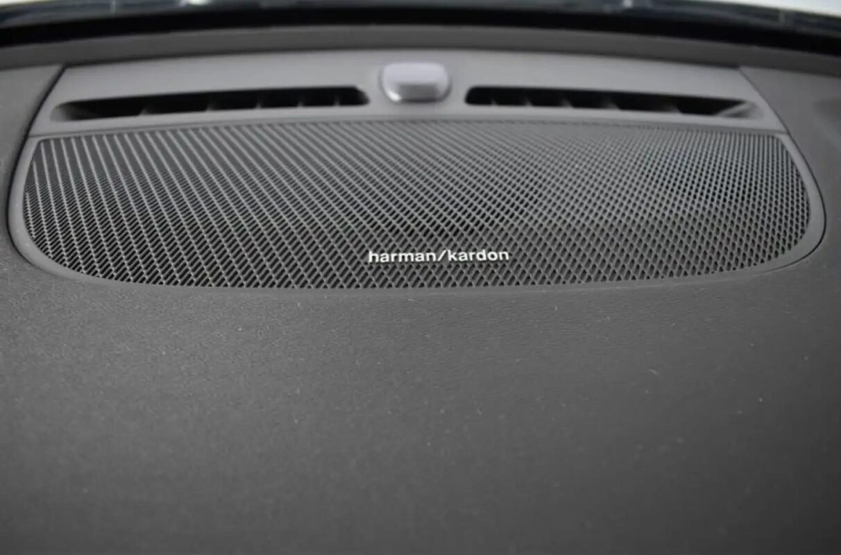 VOLVO XC40 T4 RECHARGE PLUS DCT7 - Image 9