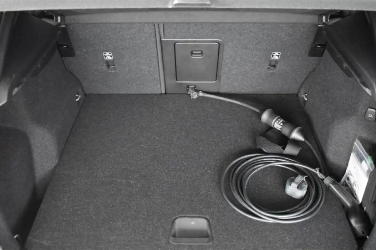 VOLVO XC40 T4 RECHARGE PLUS DCT7 - Image 11