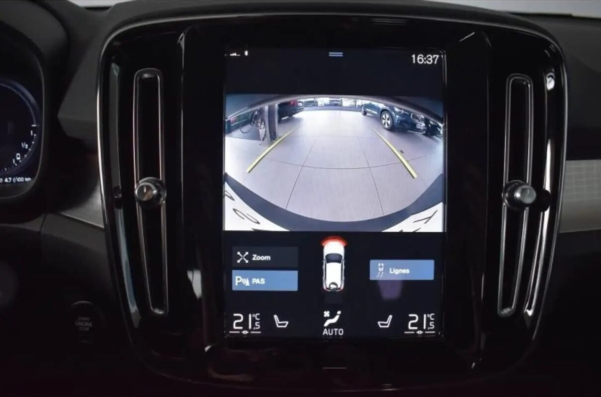 VOLVO XC40 T4 RECHARGE PLUS DCT7 - Image 12