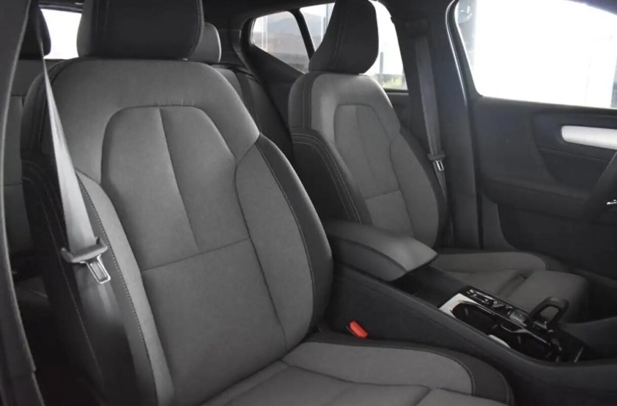 VOLVO XC40 T4 RECHARGE PLUS DCT7 - Image 13