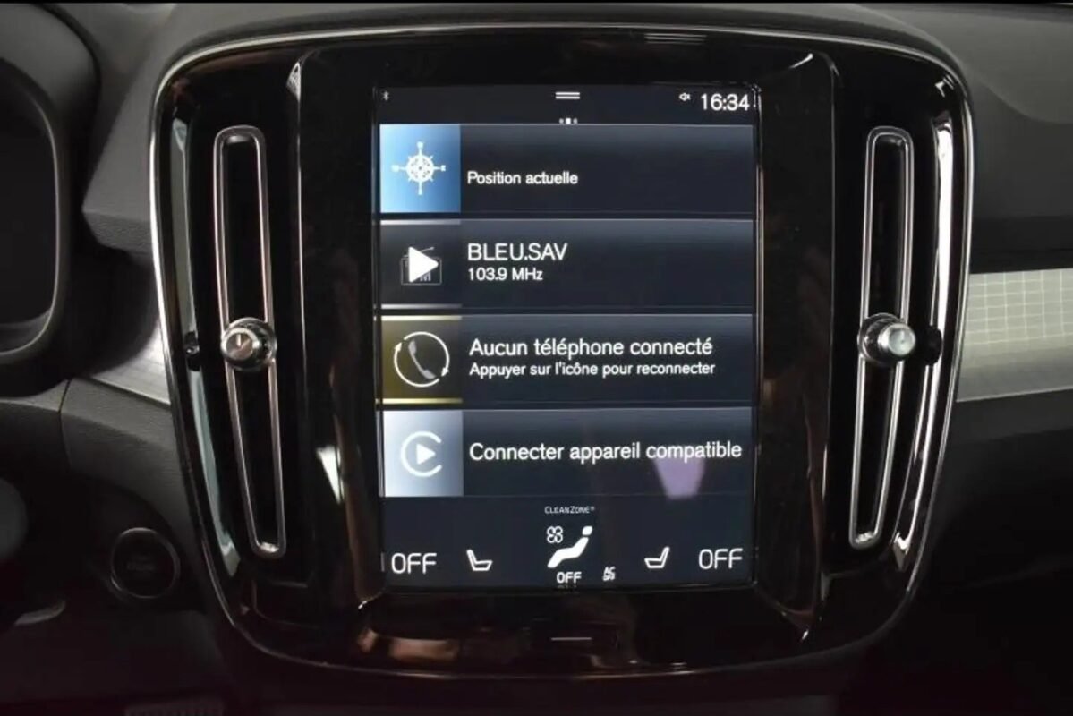 VOLVO XC40 T4 RECHARGE PLUS DCT7 - Image 14