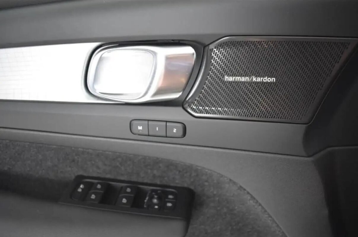 VOLVO XC40 T4 RECHARGE PLUS DCT7 - Image 15